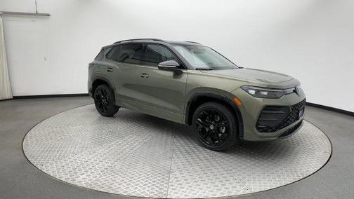 Avocado Green W/Black Roof 2026 Volkswagen Tiguan 2.0T SE R-Line Black