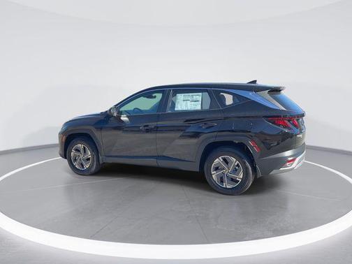 Ash Black 2026 Hyundai TUCSON Hybrid Blue SE
