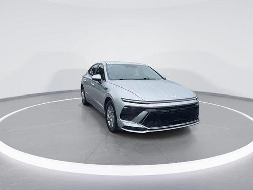Aero Silver 2025 Hyundai SONATA SE