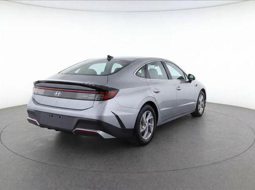 Aero Silver 2025 Hyundai SONATA SE