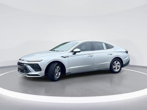Aero Silver 2025 Hyundai SONATA SE