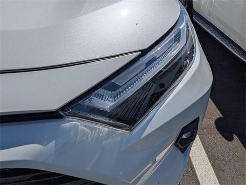 2022 Toyota RAV4 Hybrid SE