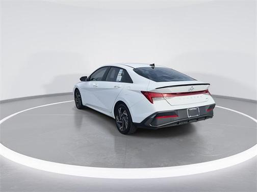 2025 Hyundai ELANTRA HEV SEL Sport