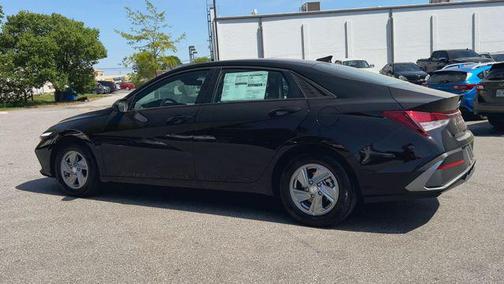 Abyss Black 2026 Hyundai ELANTRA SE