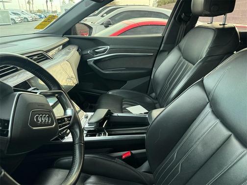 2019 Audi e-tron Prestige