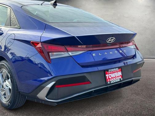 2024 Hyundai ELANTRA SE