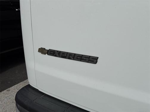2024 Chevrolet Express 3500 LT