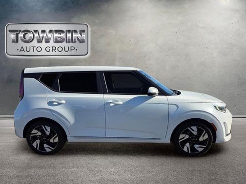 White 2023 Kia Soul GT-Line 2.0L