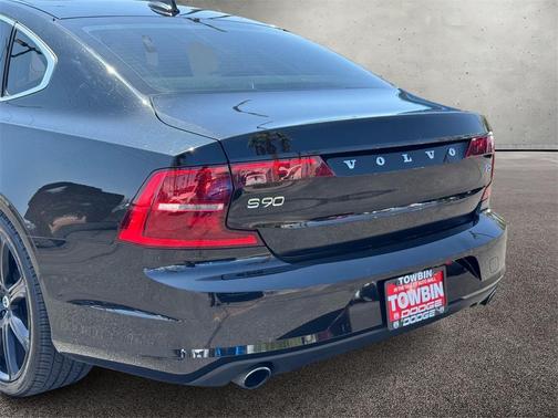 2018 Volvo S90 T5 Momentum