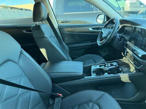 2024 Volkswagen Atlas 2.0T SE