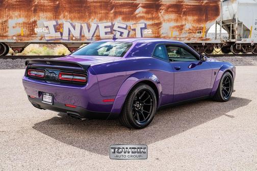 Plum Crazy Pearlcoat 2023 Dodge Challenger SRT Hellcat