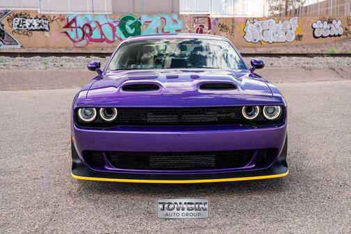 Plum Crazy Pearlcoat 2023 Dodge Challenger SRT Hellcat