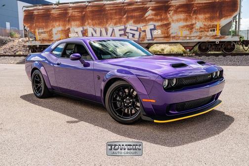 Plum Crazy Pearlcoat 2023 Dodge Challenger SRT Hellcat