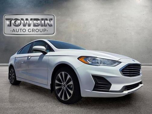 White 2019 Ford Fusion SE