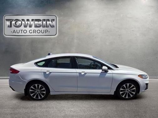 White 2019 Ford Fusion SE