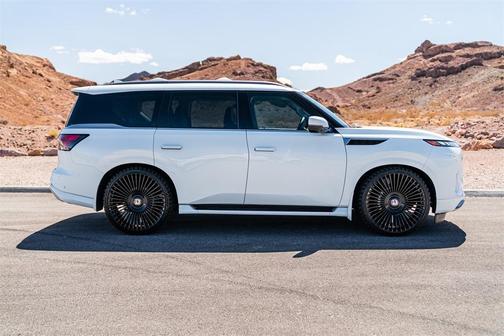2025 INFINITI QX80 Luxe