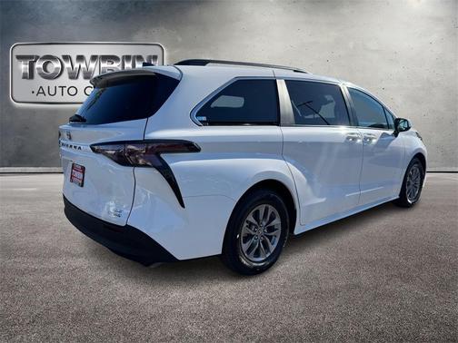 2024 Toyota Sienna LE