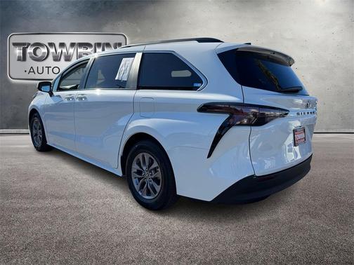 2024 Toyota Sienna LE