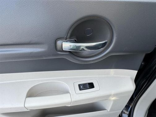2006 Dodge Magnum Base