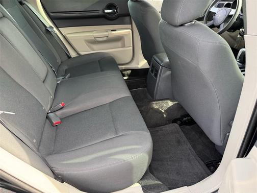2006 Dodge Magnum Base