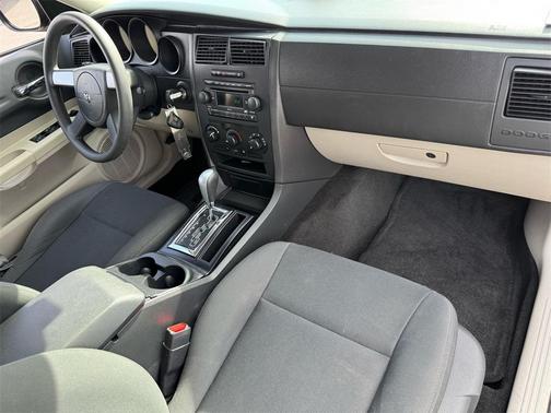 2006 Dodge Magnum Base