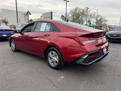 2024 Hyundai ELANTRA SE