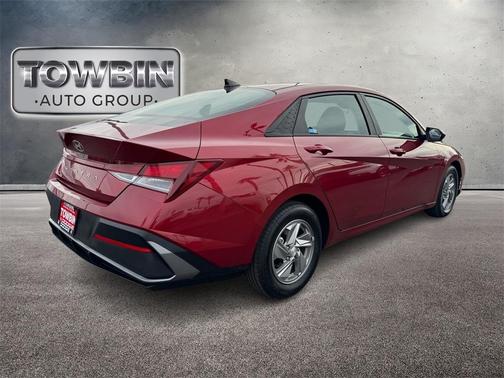 2024 Hyundai ELANTRA SE