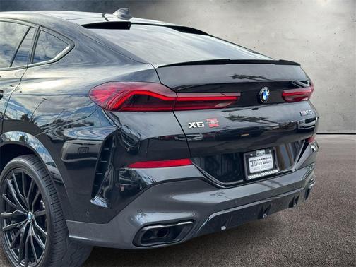 2022 BMW X6 M50i