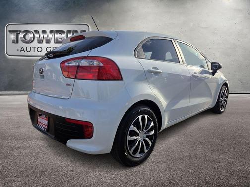 Clear White 2016 Kia Rio LX