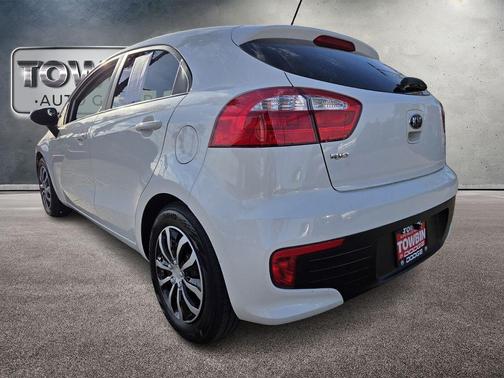 Clear White 2016 Kia Rio LX