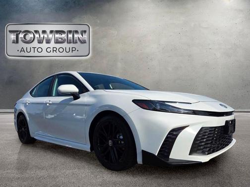 White 2025 Toyota Camry SE