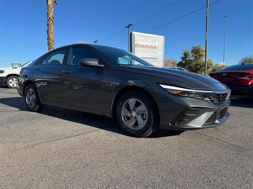 2024 Hyundai ELANTRA SE