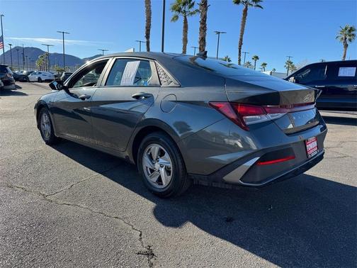 2024 Hyundai ELANTRA SE
