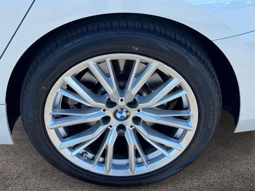 2023 BMW 330 i