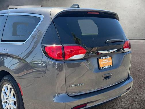 2022 Chrysler Voyager LX