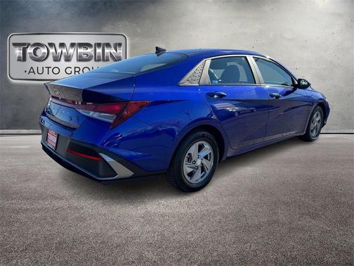 2024 Hyundai ELANTRA SE