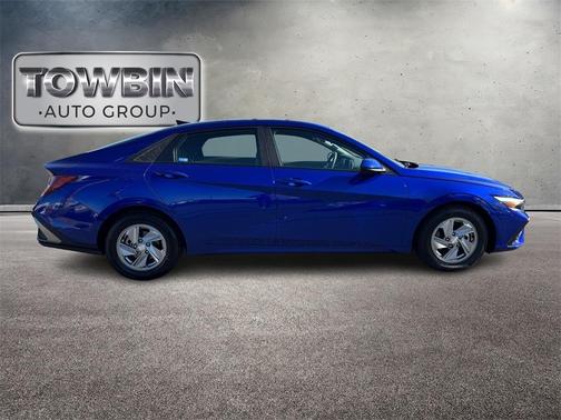 2024 Hyundai ELANTRA SE