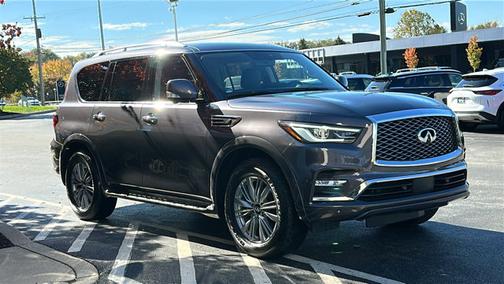 2023 INFINITI QX80 LUXE
