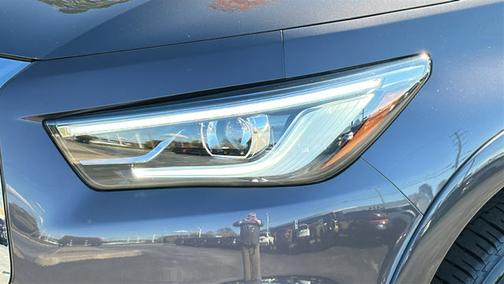 2023 INFINITI QX80 LUXE