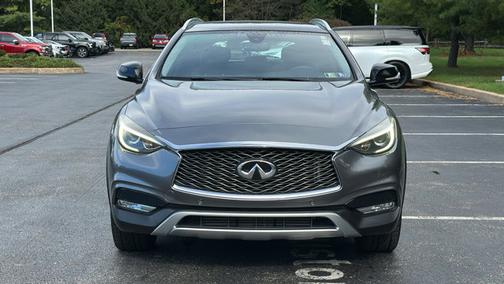 2017 INFINITI QX30 Premium