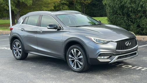 2017 INFINITI QX30 Premium