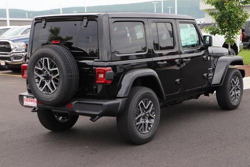 2024 Jeep Wrangler 4-Door Sahara 4x4