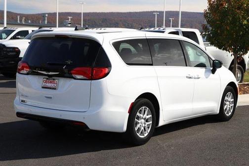 2026 Chrysler Voyager LX
