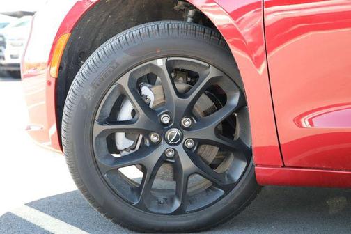 Red Hot Pearlcoat 2026 Chrysler Pacifica Limited