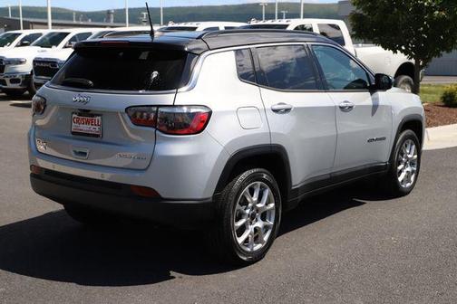 Silver Zynith Metallic Clearcoat 2025 Jeep Compass Limited