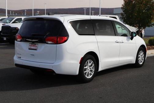 2026 Chrysler Voyager LX