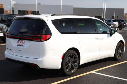 Bright White Clearcoat 2026 Chrysler Pacifica L