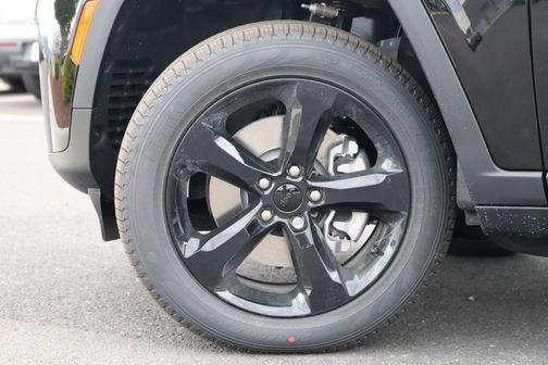 Diamond Black Crystal Pearlcoat 2026 Jeep Grand Cherokee L Limited