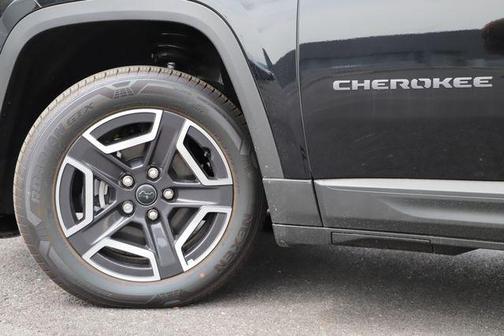 Diamond Black Crystal Pearlcoat 2026 Jeep Cherokee Limited