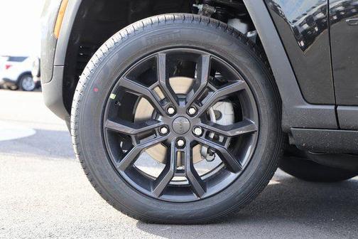Diamond Black Crystal Pearlcoat 2025 Jeep Grand Cherokee Limited